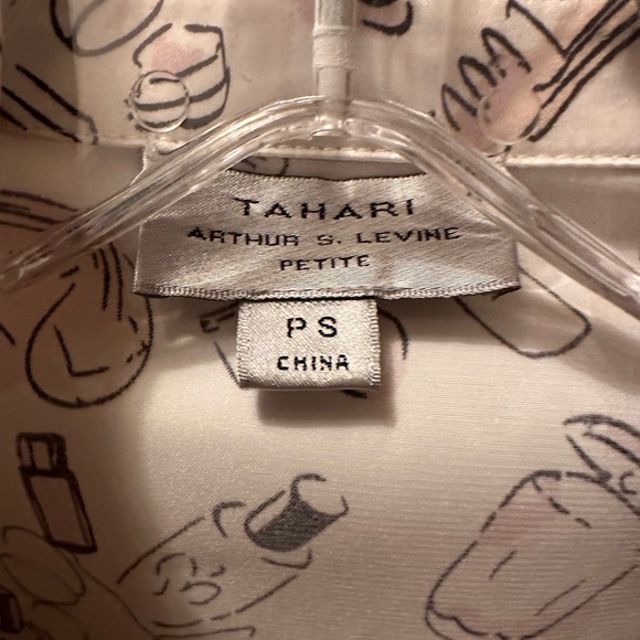 Tahiri Silky Slvless Top w 5 Buttons P/Small. Worn once & like new & comfy. Nice - Picture 3 of 16